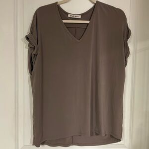 Brigitte Brianna Sexy Modest V Neck Tee, Sz M